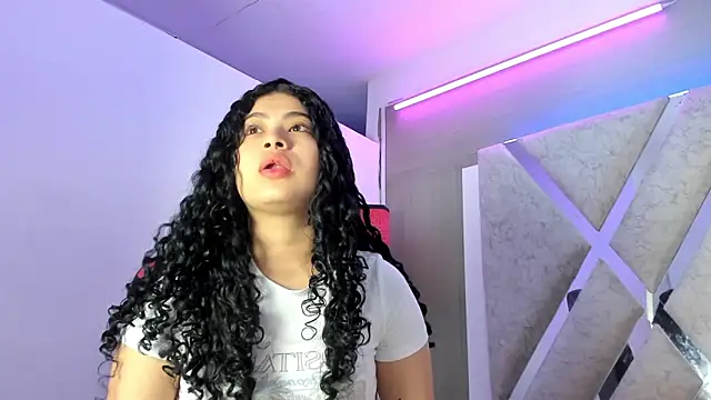 Snapshot of dara_queen7 chatting on November 4, 12:59 pm dara queen7 online show from November 4, 12:59 pm