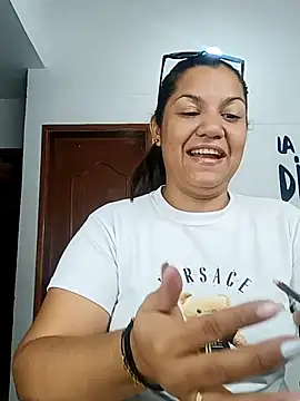 Snapshot of Samaraa_Lee chatting on December 4, 10:46 am Samaraa Lee online show from December 4, 10:46 am