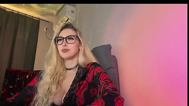 Liya Liss online show from March 21, 8:30 am