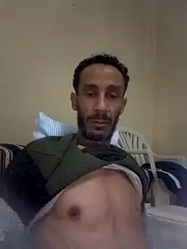 Snapshot of walide100000 chatting on March 31, 9:15 pm walide100000 online show from March 31, 9:15 pm