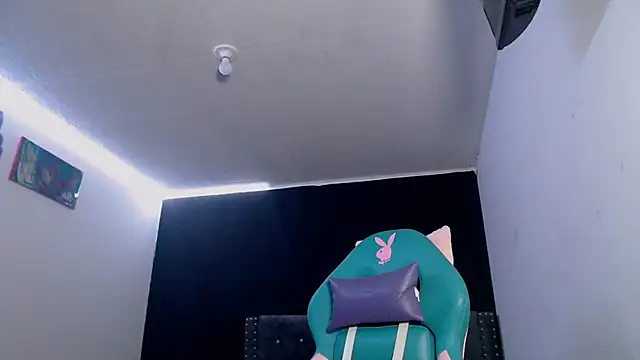 Snapshot of sofia_lopez70 chatting on March 22, 8:34 pm sofia lopez70 online show from March 22, 8:34 pm