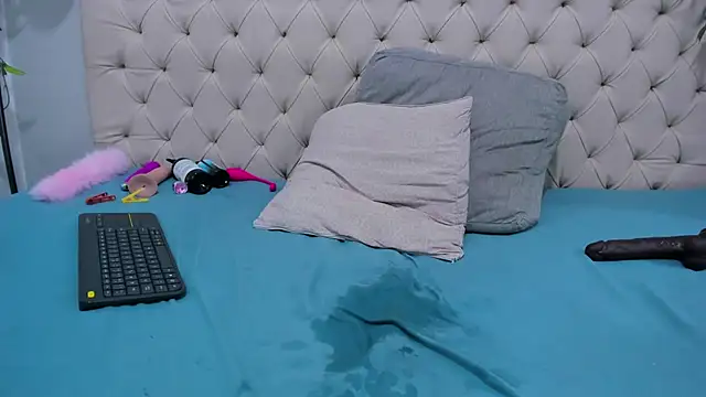 Anggie Miller online show from July 18, 3:16 pm