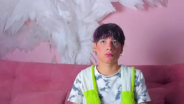 Leo Glow online show from February 6, 1:14 pm