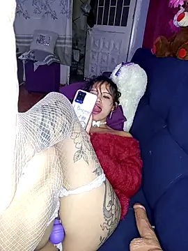 BellaChiquis  online show from February 3, 6:40 am