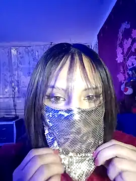 BellaChiquis  online show from February 3, 9:20 pm