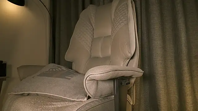 lianewhite online show from March 27, 4:07 am