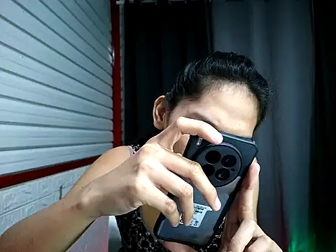 Snapshot of xwildflowerx chatting on November 19, 2:17 pm xwildflowerx online show from November 19, 2:17 pm