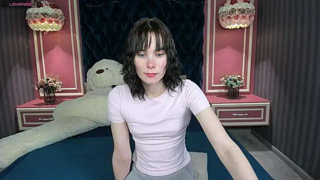 Snapshot of DoseOfDaisy chatting on November 19, 12:27 pm DoseOfDaisy online show from November 19, 12:27 pm