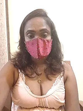 Snapshot of Queen-dhivya chatting on February 19, 1:18 pm Queen-dhivya online show from February 19, 1:18 pm