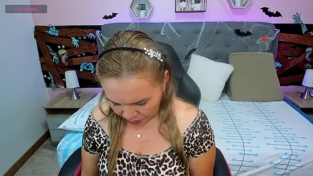 Snapshot of _sarah_lovely chatting on October 31, 3:13 pm sarah lovely online show from October 31, 3:13 pm