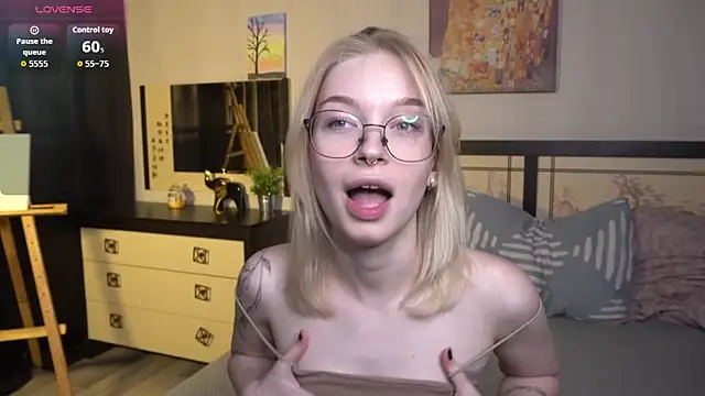 ShanelTunon online show from November 5, 7:14 pm