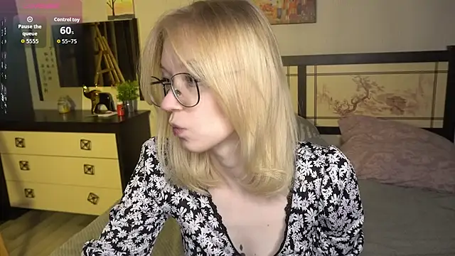 ShanelTunon online show from November 7, 7:58 pm