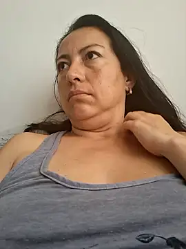 Lauryn Jones online show from May 30, 3:53 pm