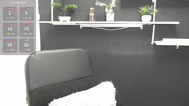 Lauryn Jones online show from June 6, 5:17 pm