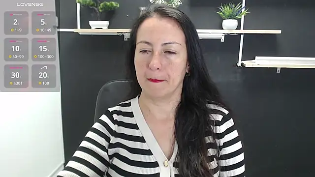 Lauryn Jones online show from June 11, 6:39 pm