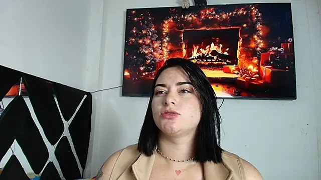 Romina foxxx  online show from December 5, 8:05 pm