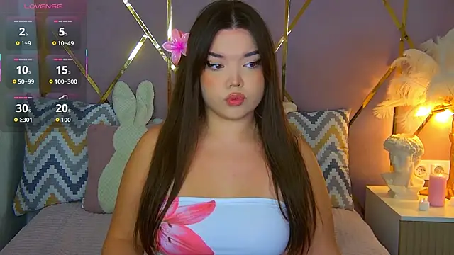 NaomiAster online show from November 15, 6:00 am