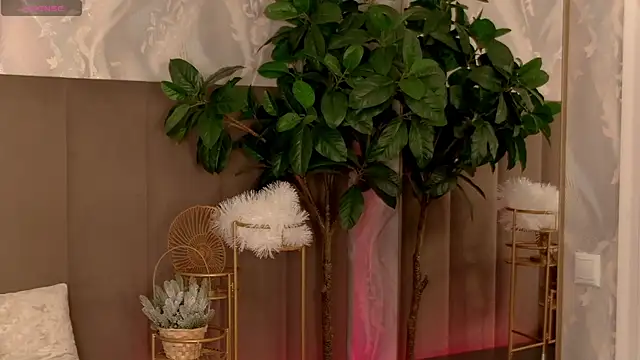 NaomiAster online show from January 16, 9:46 am