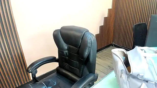 desk desire online show from December 16, 11:15 am