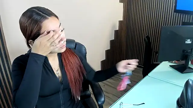 desk desire online show from December 17, 11:16 am