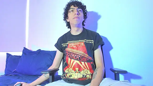 Snapshot of saint_dark chatting on December 4, 1:09 pm saint dark online show from December 4, 1:09 pm