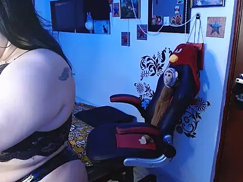 YIYI84 online show from February 7, 8:56 pm