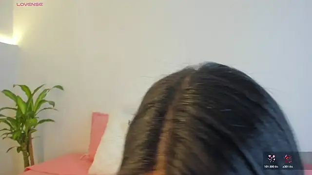  Hanna Williams  online show from December 4, 8:50 pm