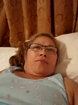 Snapshot of Cessi50 chatting on November 28, 2:25 am Cessi50 online show from November 28, 2:25 am