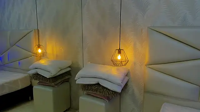 laurettedela rouse online show from December 4, 11:30 am