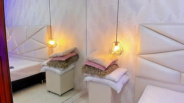 laurettedela rouse online show from December 14, 9:58 am