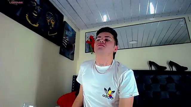 Snapshot of Sebastian_Loaiza chatting on November 6, 3:40 am Sebastian Loaiza online show from November 6, 3:40 am