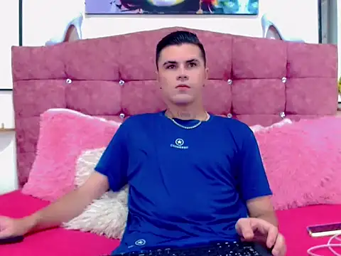 Snapshot of Sebastian_Loaiza chatting on November 22, 9:25 pm Sebastian Loaiza online show from November 22, 9:25 pm