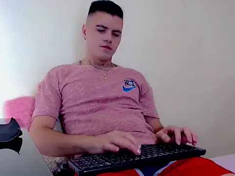 Snapshot of Sebastian_Loaiza chatting on November 28, 11:18 pm Sebastian Loaiza online show from November 28, 11:18 pm