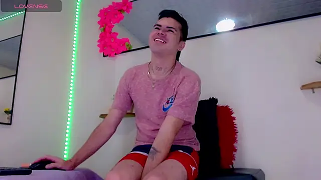 Snapshot of Sebastian_Loaiza chatting on December 15, 1:04 pm Sebastian Loaiza online show from December 15, 1:04 pm