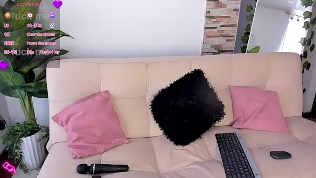 Evelyn R  online show from June 13, 3:21 pm