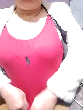 Snapshot of small-house123 chatting on November 25, 1:05 am small-house123 online show from November 25, 1:05 am