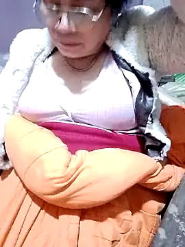 Snapshot of small-house123 chatting on November 28, 10:12 pm small-house123 online show from November 28, 10:12 pm