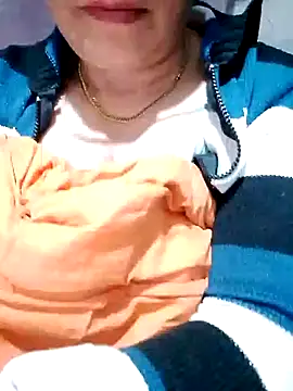 Snapshot of small-house123 chatting on December 2, 1:17 pm small-house123 online show from December 2, 1:17 pm