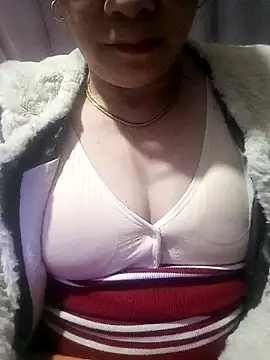 Snapshot of small-house123 chatting on December 4, 7:55 pm small-house123 online show from December 4, 7:55 pm