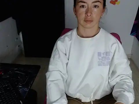 Snapshot of NathyMilf_ chatting on November 8, 9:20 am NathyMilf online show from November 8, 9:20 am