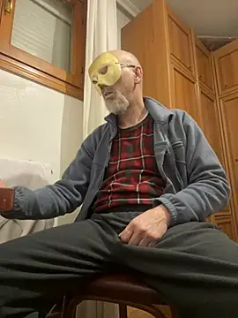 men1967 online show from February 13, 5:09 pm