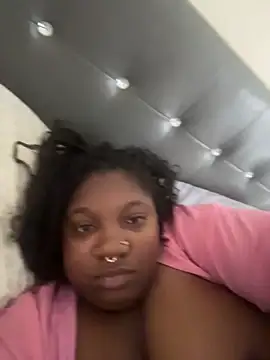 Snapshot of onlyymisha chatting on November 2, 1:35 pm onlyymisha online show from November 2, 1:35 pm