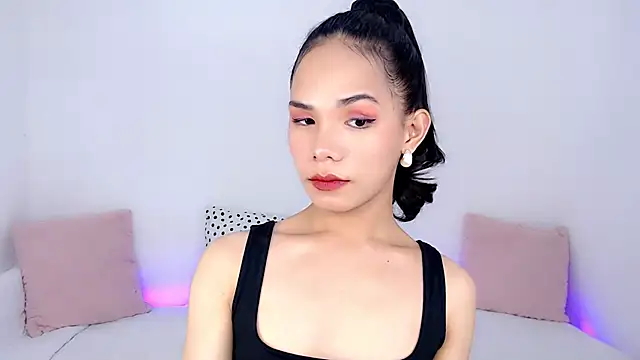 Snapshot of ursexydelancy_ chatting on December 5, 1:09 pm ursexydelancy online show from December 5, 1:09 pm