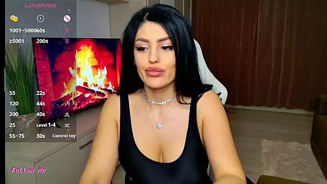 Snapshot of Myla-b chatting on January 7, 9:06 pm Myla-b online show from January 7, 9:06 pm