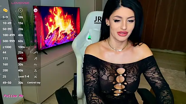 Snapshot of Myla-b chatting on February 1, 8:07 pm Myla-b online show from February 1, 8:07 pm