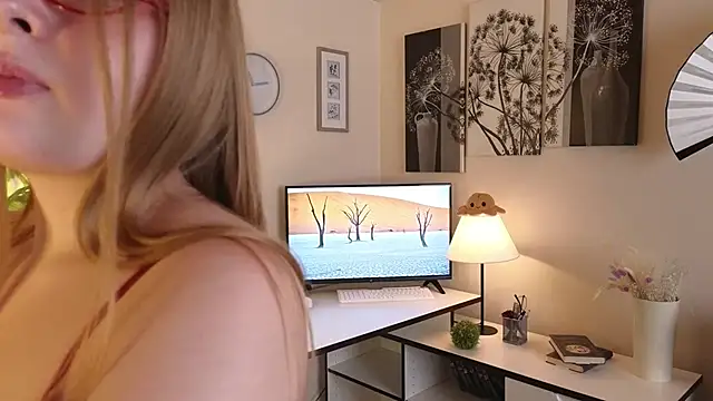 Snapshot of Merelin_Befer chatting on November 19, 10:26 am Merelin Befer online show from November 19, 10:26 am