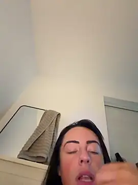 Snapshot of Bethrae25 chatting on May 7, 10:59 pm Bethrae25 online show from May 7, 10:59 pm