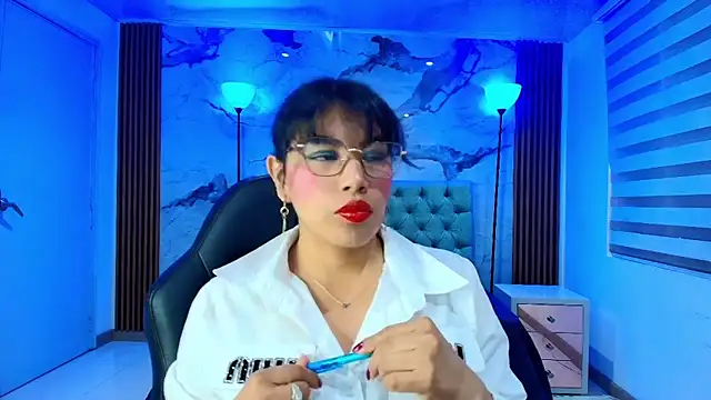 Snapshot of EsmeraldaChantre chatting on November 19, 11:43 am EsmeraldaChantre online show from November 19, 11:43 am