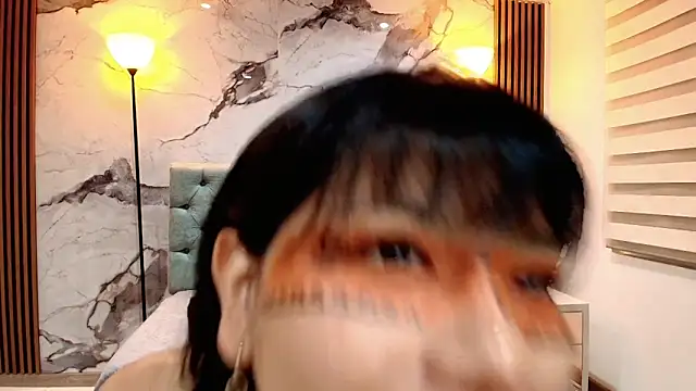 Snapshot of EsmeraldaChantre chatting on December 2, 11:37 am EsmeraldaChantre online show from December 2, 11:37 am