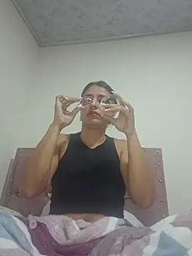 Snapshot of GISELLA__ chatting on December 5, 11:08 am GISELLA online show from December 5, 11:08 am